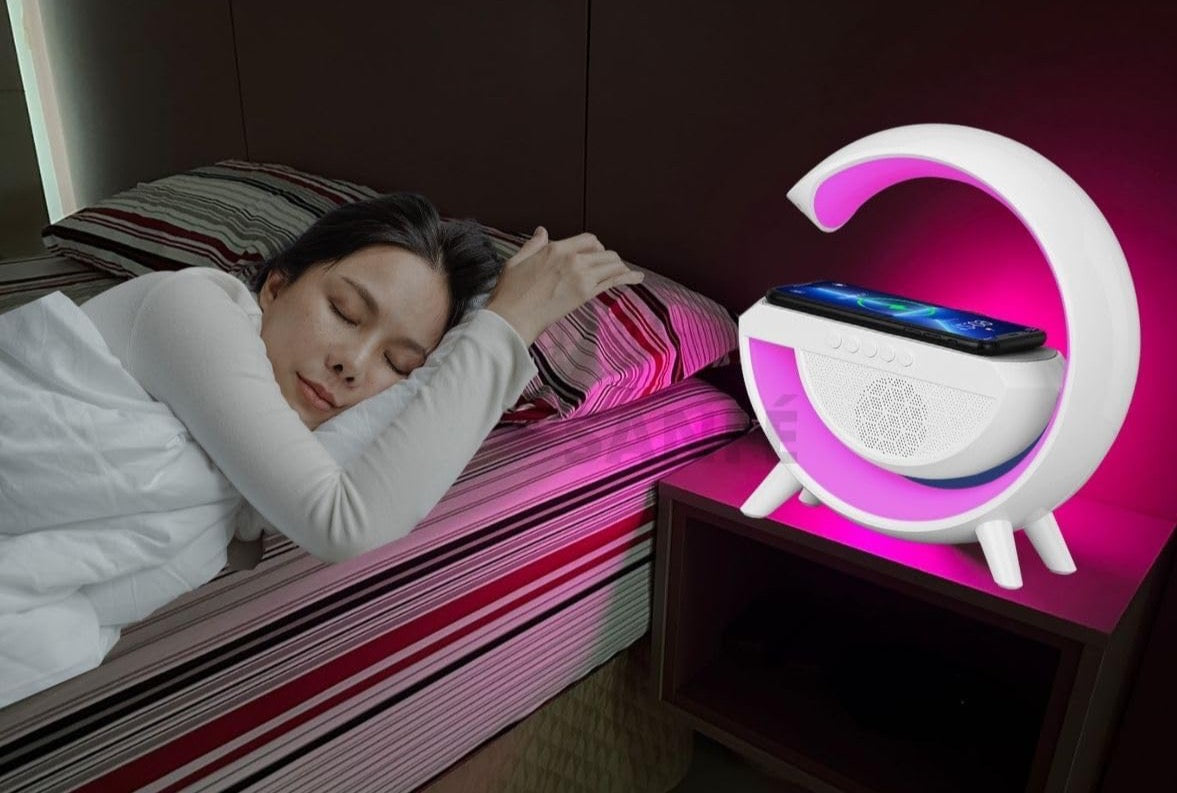 X10 Speaker Bluetooth RGB couplé à un chargeur wireless universel.