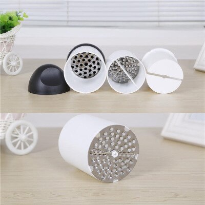 Le hachoir universel coupe rapidement toutes sortes d'aliments